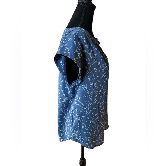 41 Hawthorn Women’s Medium Blue Floral V Neck Blouse Top Casual Workwear - Picture 4 of 7